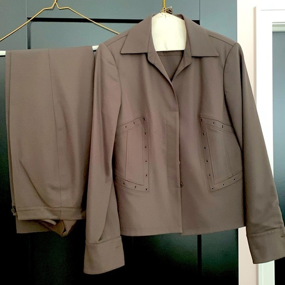 Carlisle Vintage Dark Brown Pantsuit. 48% Wool. Buttons & Stud Detailing. Size 6 - Picture 1 of 15